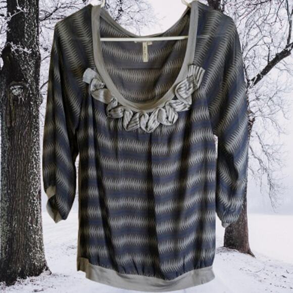 BCBGeneration Large 3/4 sleeve gray and black lined woman's top fall/winter - Picture 1 of 1